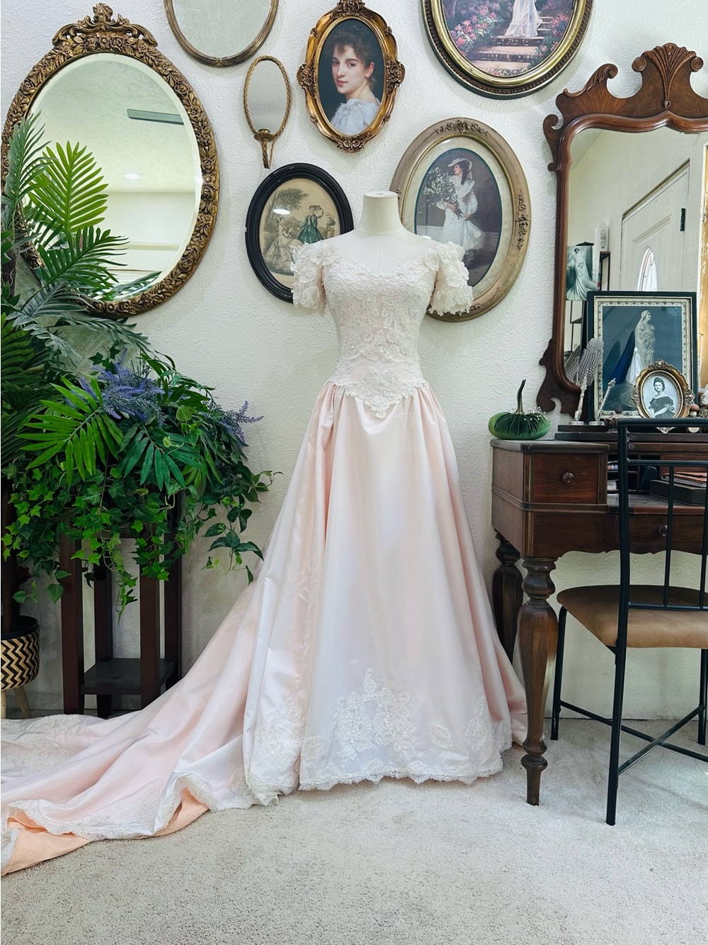 Elegant Women's Lace Ball Gown Dress in Blush Pink